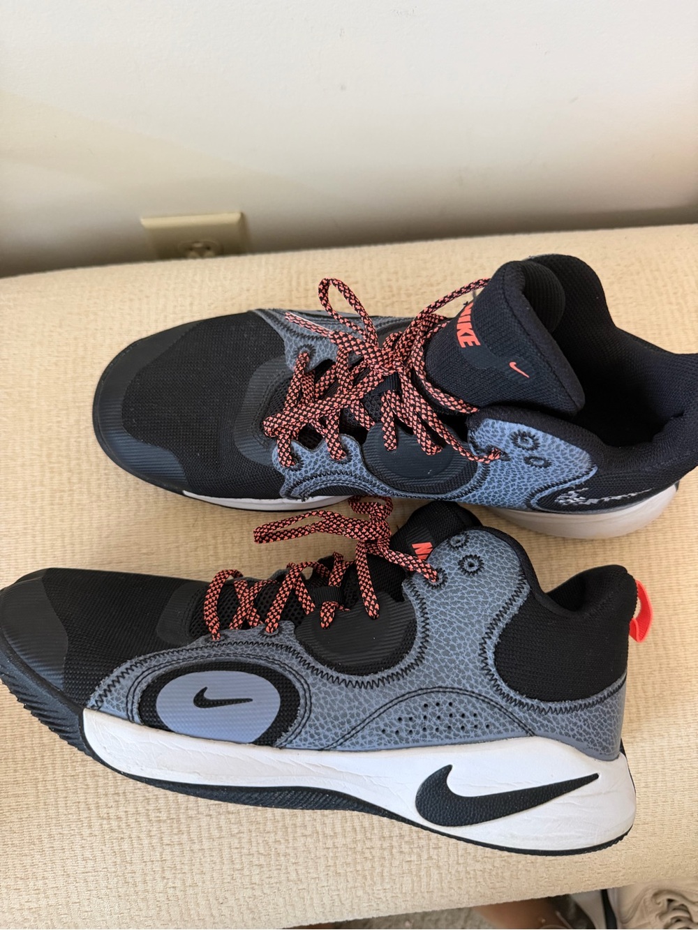 Nike Kyrie Flytrap 6 Black and Gray Athletic Sneakers - Lightweight Comfort